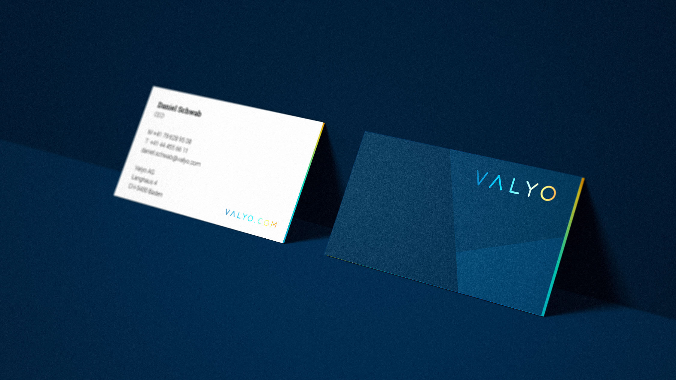 Valyo_BusinessCards_MockUp-200106